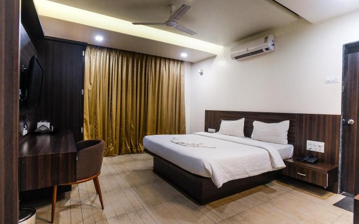 Hotel Manasi Royal , Satara