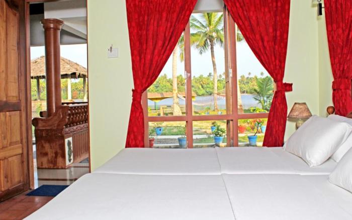 Breeze Backwater Homes - Homestay & Resort