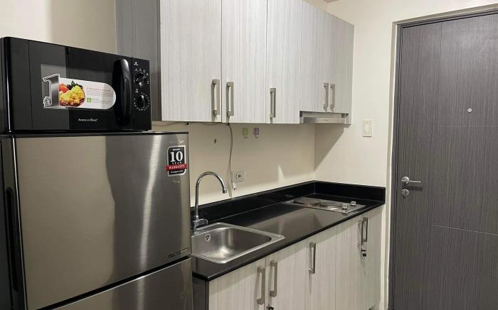 Green residences DLSU Taft 1BR w/balcony by darpm