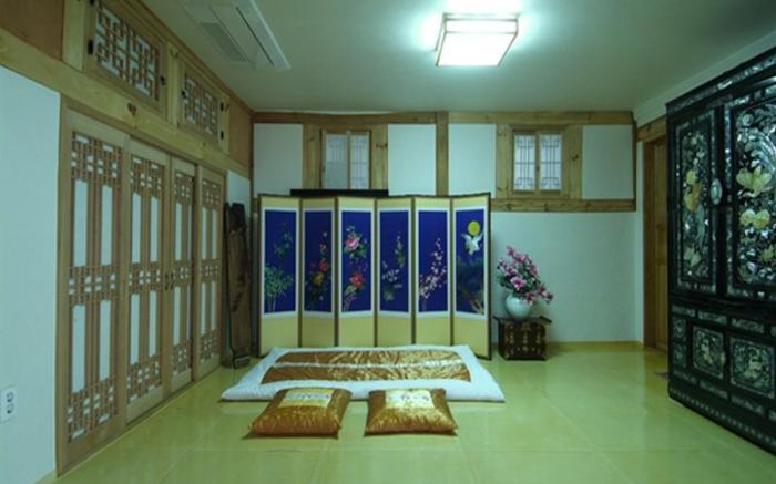 Moon Hanok Guesthouse