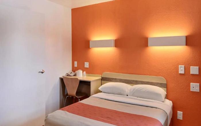 Travelodge by Wyndham Brattleboro VT