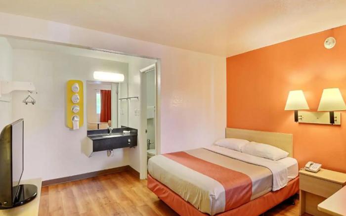 Travelodge by Wyndham Brattleboro VT