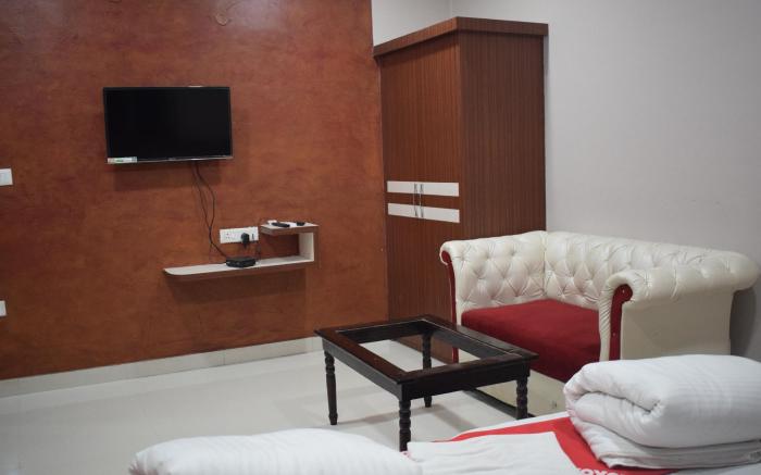 HOTEL AASHIYANA