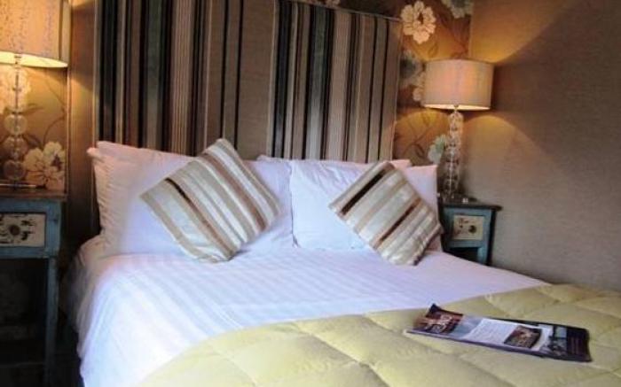 Monties Guest House - Adults ONLY