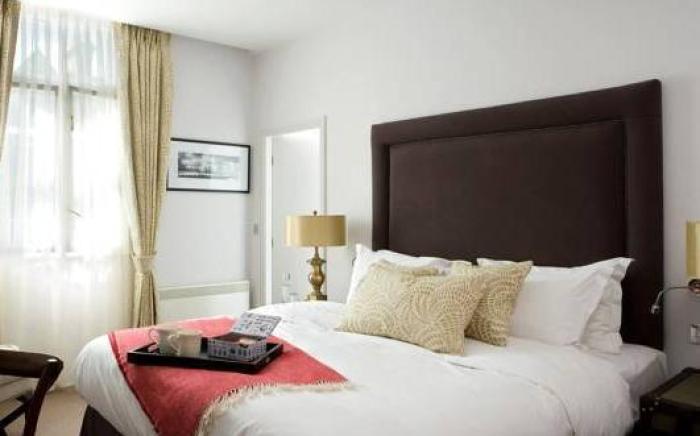 Rooms by Bistrot Pierre at The Crescent Inn