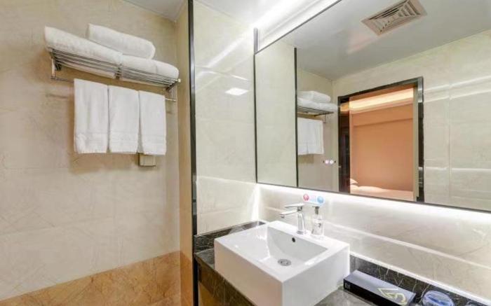Borrman Hotel Xi'an Fengcheng 5th Road Metro Station