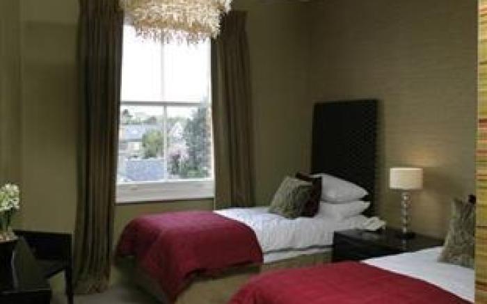 Kew Gardens Hotel