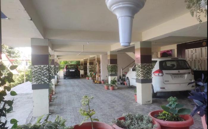 Goroomgo Hill Top Courtyard Shimla 