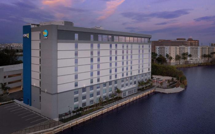 Home2 Suites by Hilton Miami Airport South Blue Lagoon