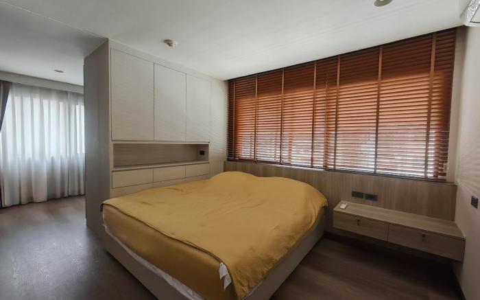 2 BRs Apartment Central of BKK 100sqm.