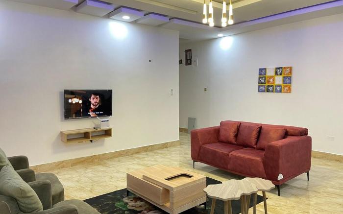TWO BEDROOM FLAT@UTAKO+WIFI+24HRs AC & GENERATOR