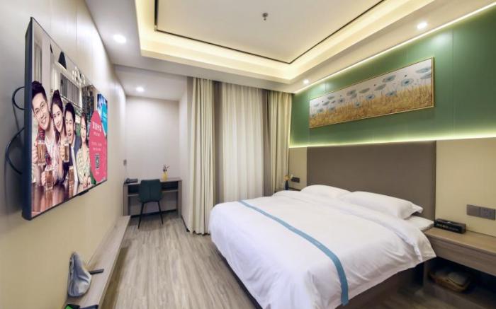 VX Hotel Lingang Dishui Hu Shanghai Astronomical Museum Haichang Ocean Park