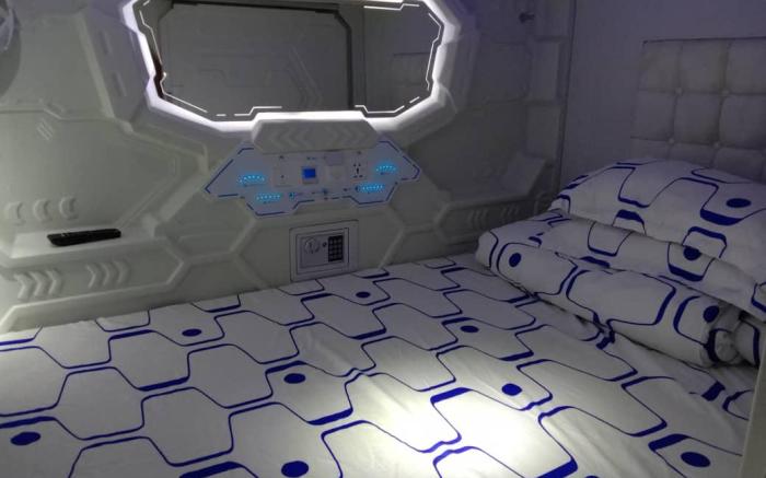 Vspace Guesthouse Capsule & Cafe 