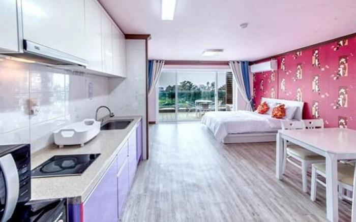Ghosthouse Aewolhaean-ro Ocean View 14 Pyeong (Studio Type) Resort Pension (Room 301)
