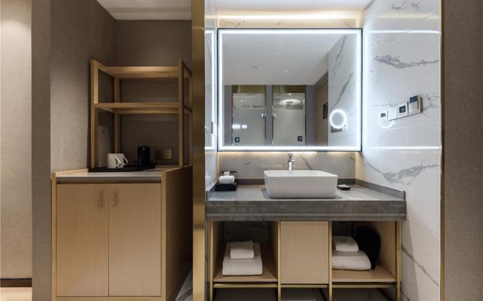 Madison Guizhou Penshuichi Meifu (Being in Decoration)