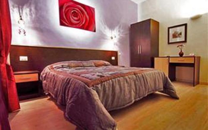 B&B Flowerome
