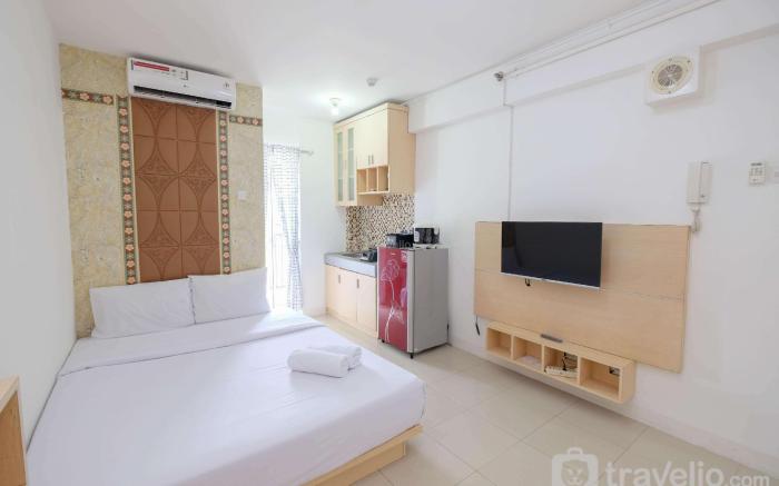 Homey and Comfort Studio Bassura City By Travelio