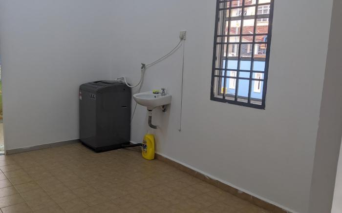 Johor Bahru 6 Bedrooms Corner House: Big & Comfort