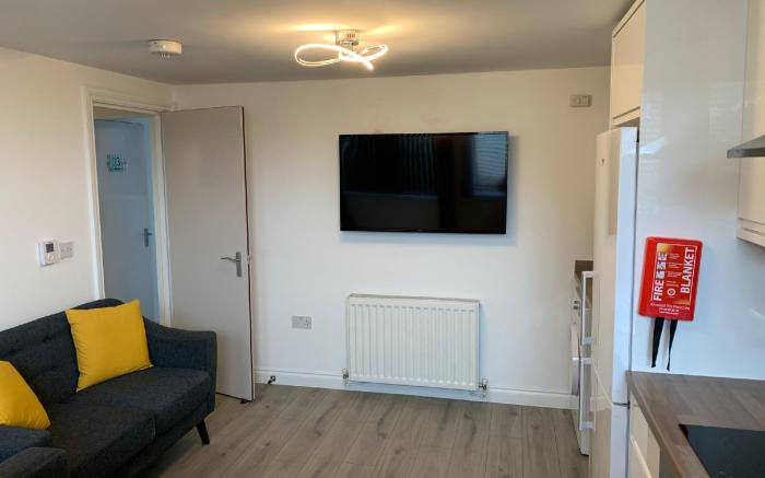 3 bed bungalow Waterloo by Pureserviced