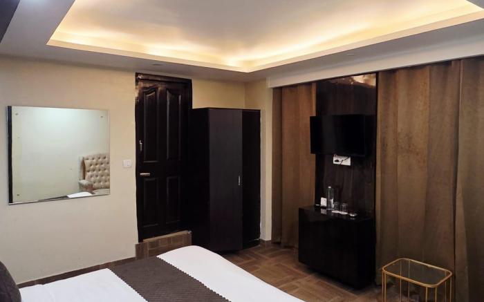 Villa Riverine Cafe & Riverview Residences 