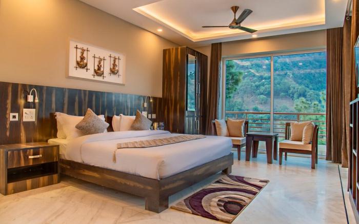 Majestic Pines || Mesmerising Hill View Full Villa