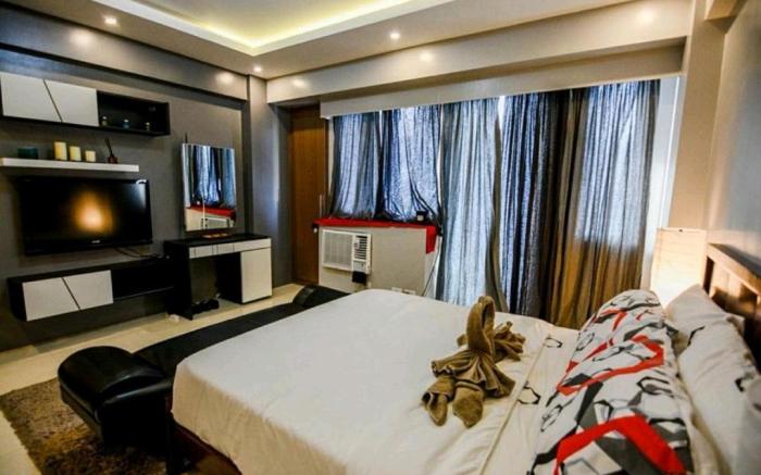 One Palm Tree Villas Newport City Unit  1