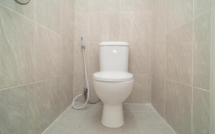 RedDoorz Plus near ITC Cempaka Mas 2