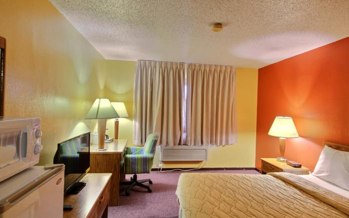 Belgium Inn & Suites