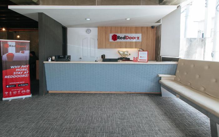 RedDoorz @ Insular Square Mandaue City