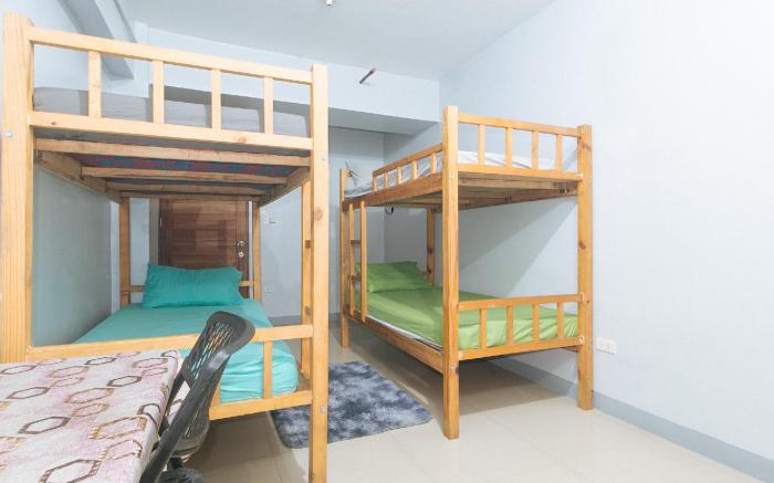 Budget Backpackers Transient House near NAIA by RedDoorz
