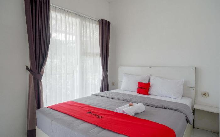 RedDoorz Syariah @ Raya Punten Batu