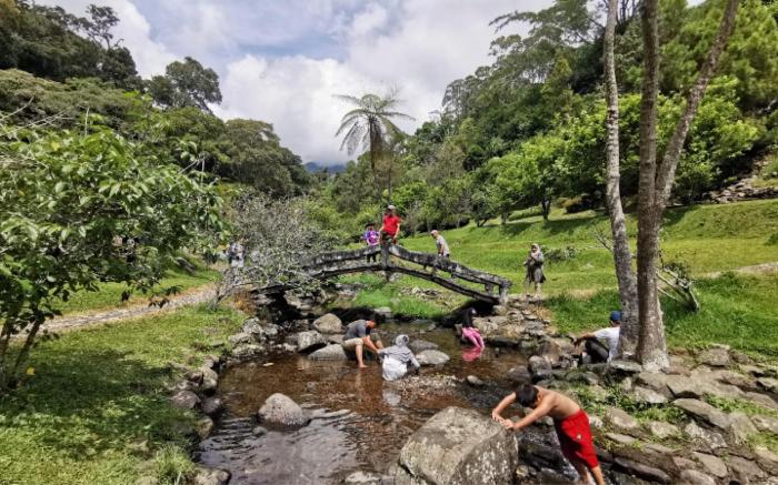 Villa rubby kotabunga puncak 2 kamar udara dingin