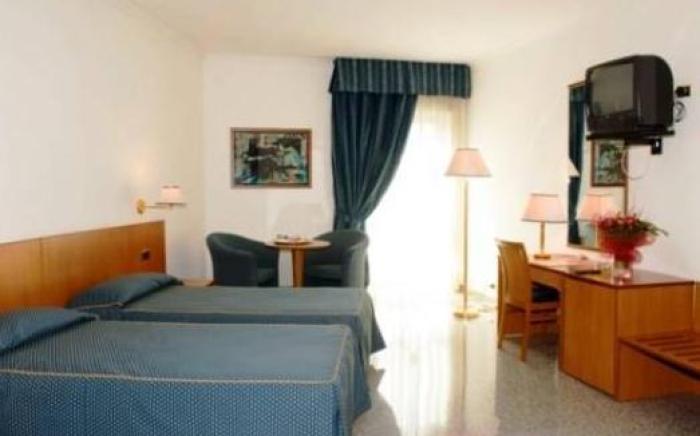 Hotel 90