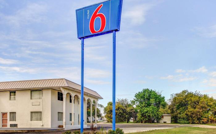 Motel 6 Waco, TX - Lacy Lakeview
