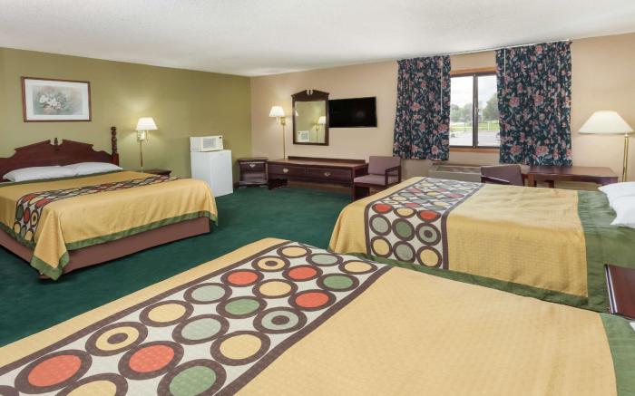 Super 8 By Wyndham Mclean/Bloomington Sw