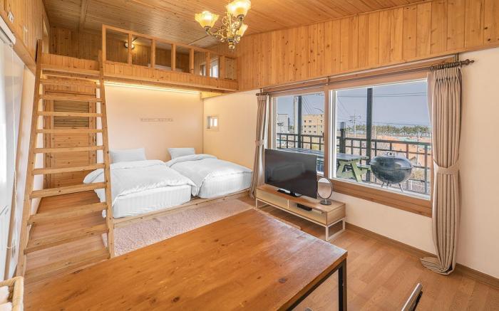 Sokcho Donbangseock Pension