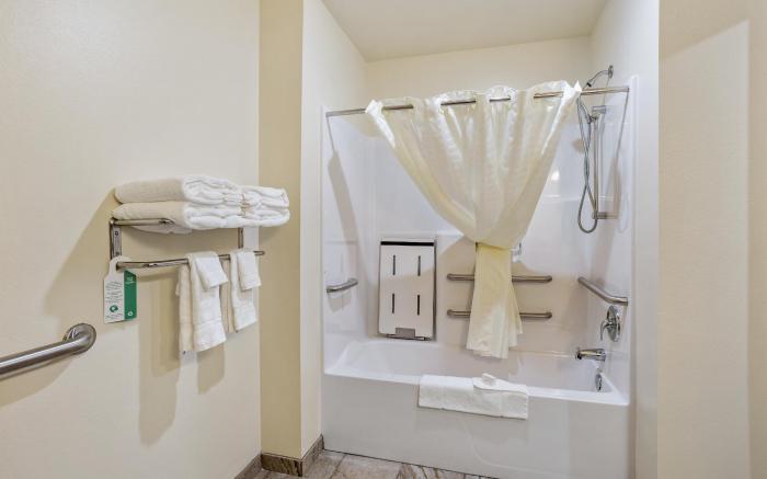 Cobblestone Hotel & Suites - De Pere