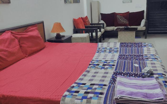 Varnika's Sunrise Day,Night and Hourly stay 