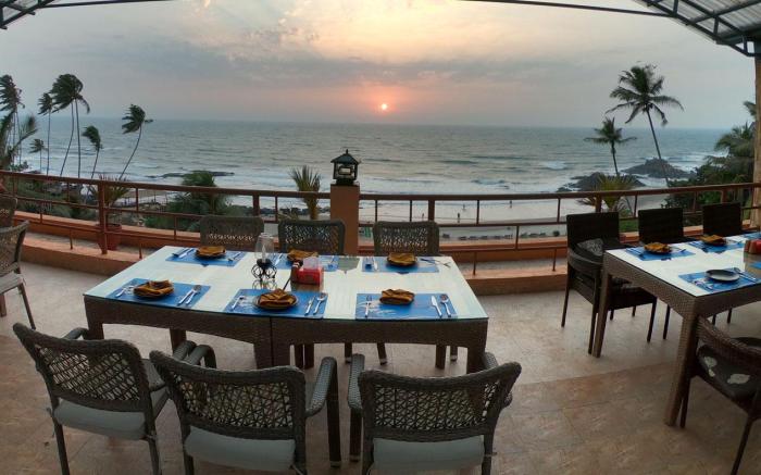 Alcove Beach Resort