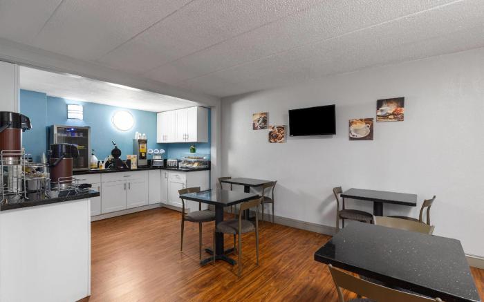 Super 8 by Wyndham Charleston WV