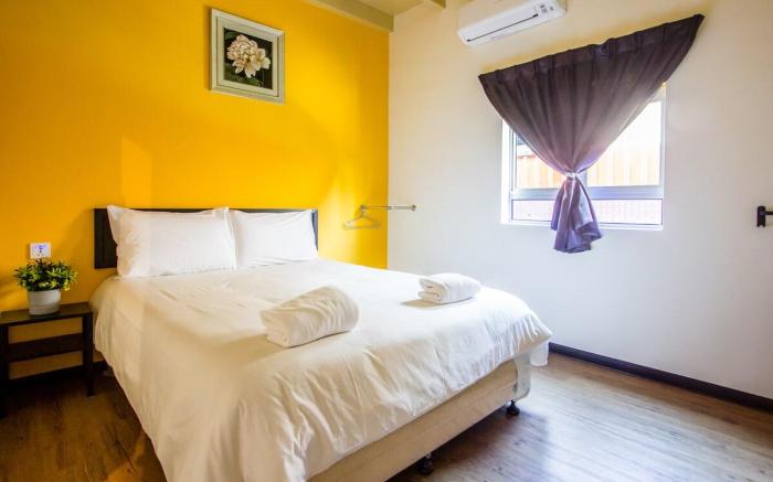 Explore 4BR Gardenhouse Retreats (Free Parking)