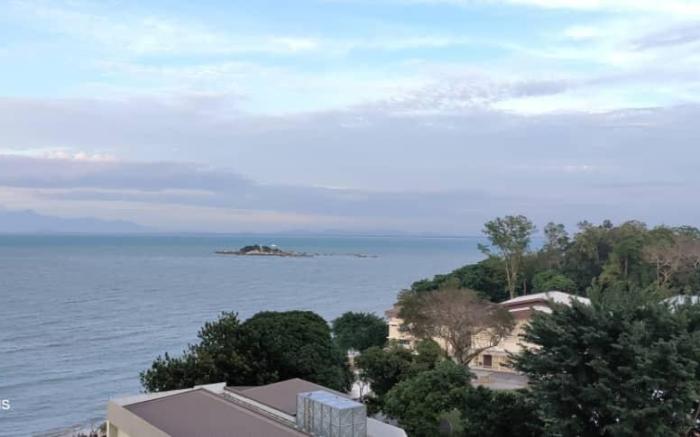 Lovely Sea View Suite 806 1BR & 1LR  by Veron