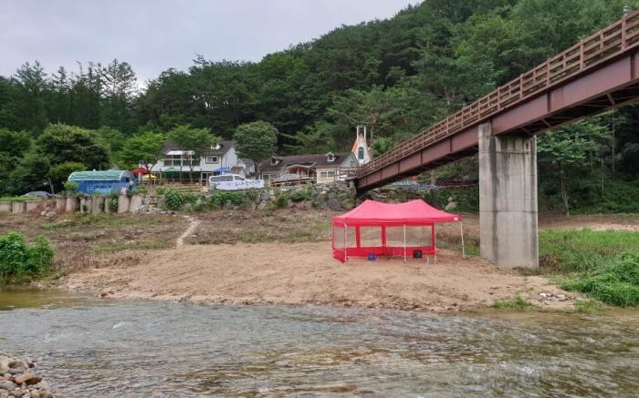 hongcheon river view sonamu pension