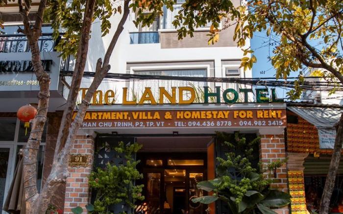 The Land Hotel !!!