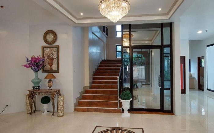 Le Chateau Residences