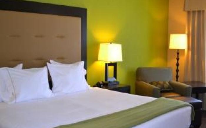 Holiday Inn Express & Suites Northwood By IHG