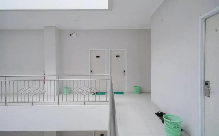 Urbanview Hotel Bari Syariah Palembang By RedDoorz