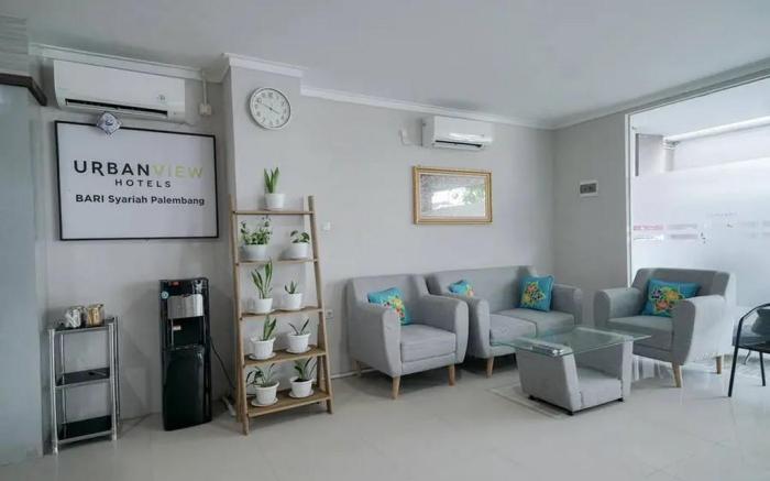 Urbanview Hotel Bari Syariah Palembang By RedDoorz