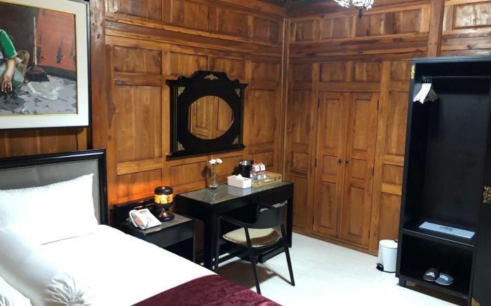 Executive Room