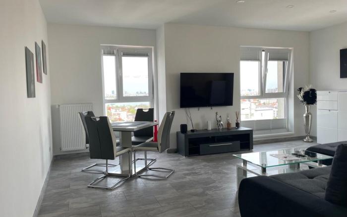 Lakeview 2 Room Penthouse Rooftop Terrace W15